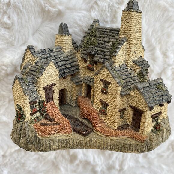 David Winter Cottages Fisherman’s Wharf 1983 Figurine Hand Painted With Box - Picture 2 of 8